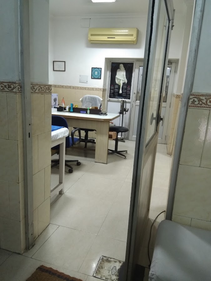 Dr. A.K. Gupta - Clinic in Hazratganj, 