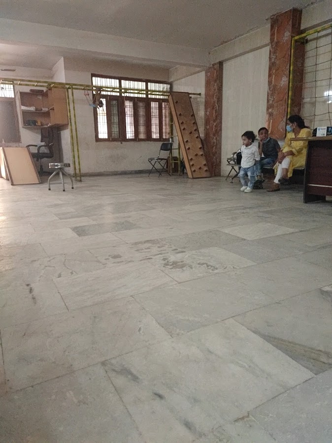 Pediatric Orthopedic and Scoliosis Clinic - Clinic in Hazratganj, 