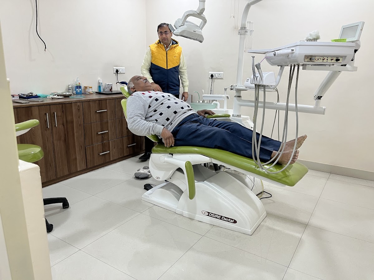 Mehrotra Dental & Implant Centre - Clinic in Hazratganj, 