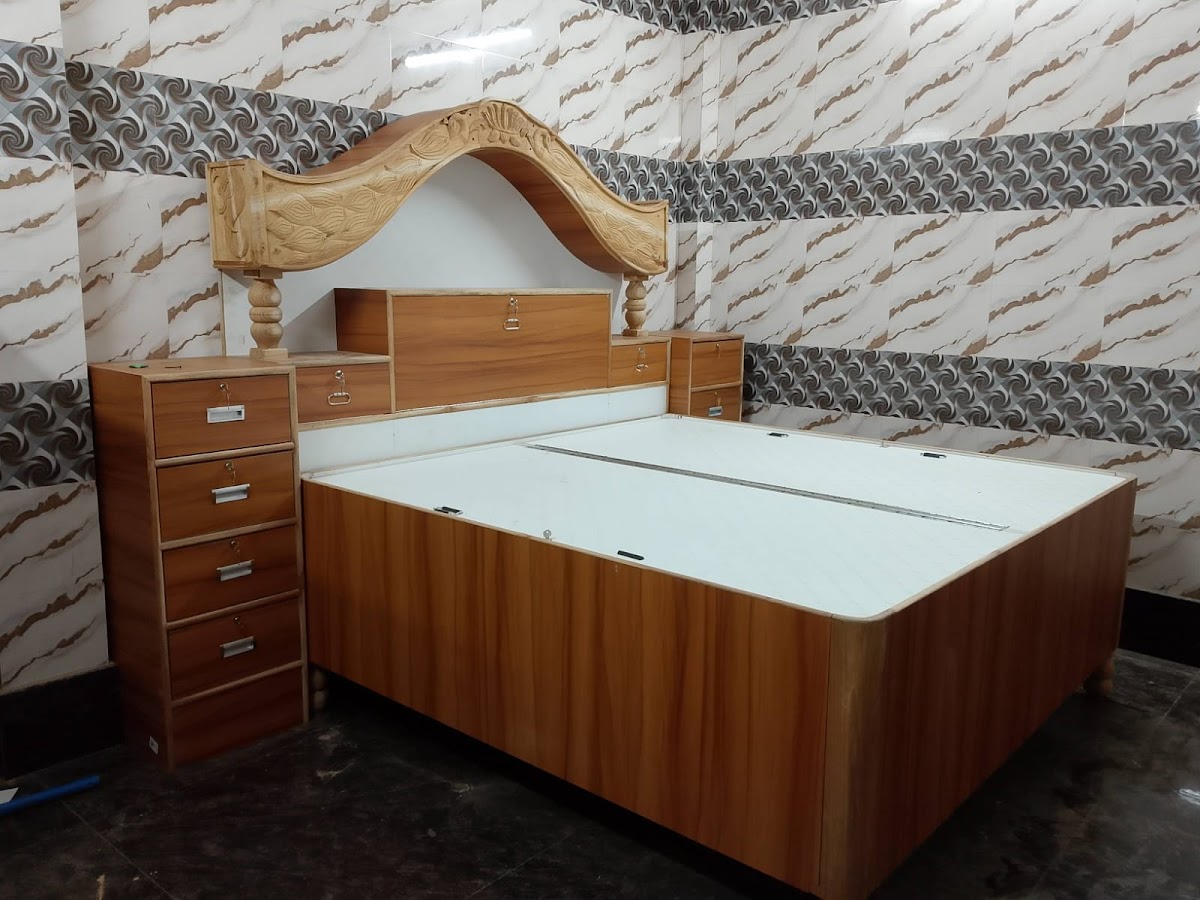 Lucknow Carpenter