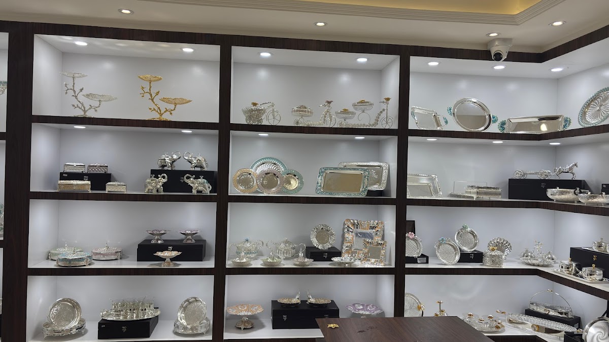 Momentz Lucknow Store