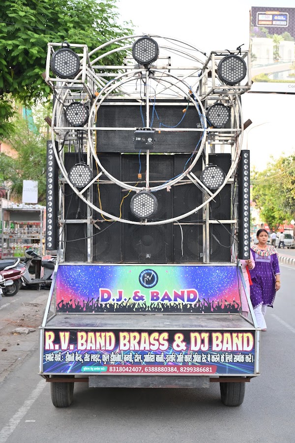 R V DJ Band