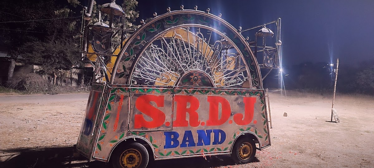 Sr DJ Band & Road Light Show