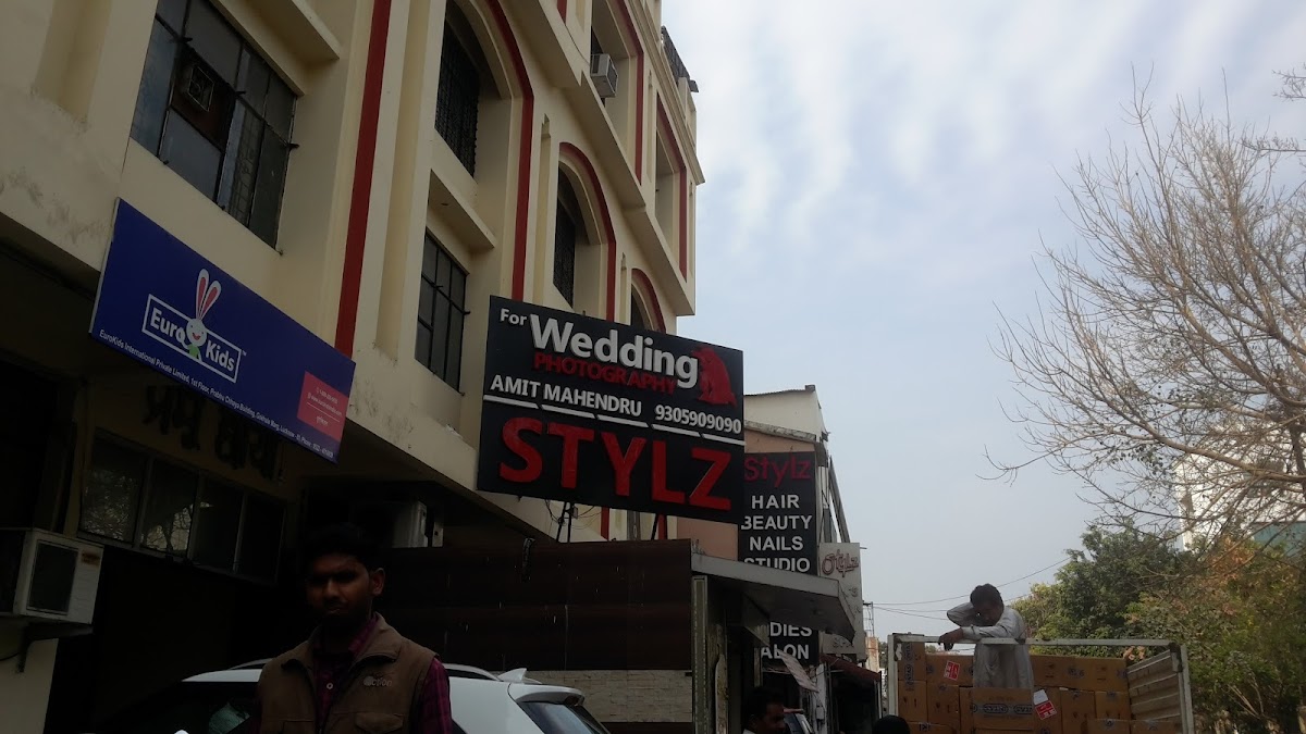 Stylz Unisex Beauty Salon