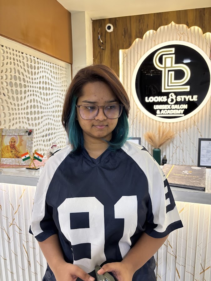 Looks & Style Unisex Salon