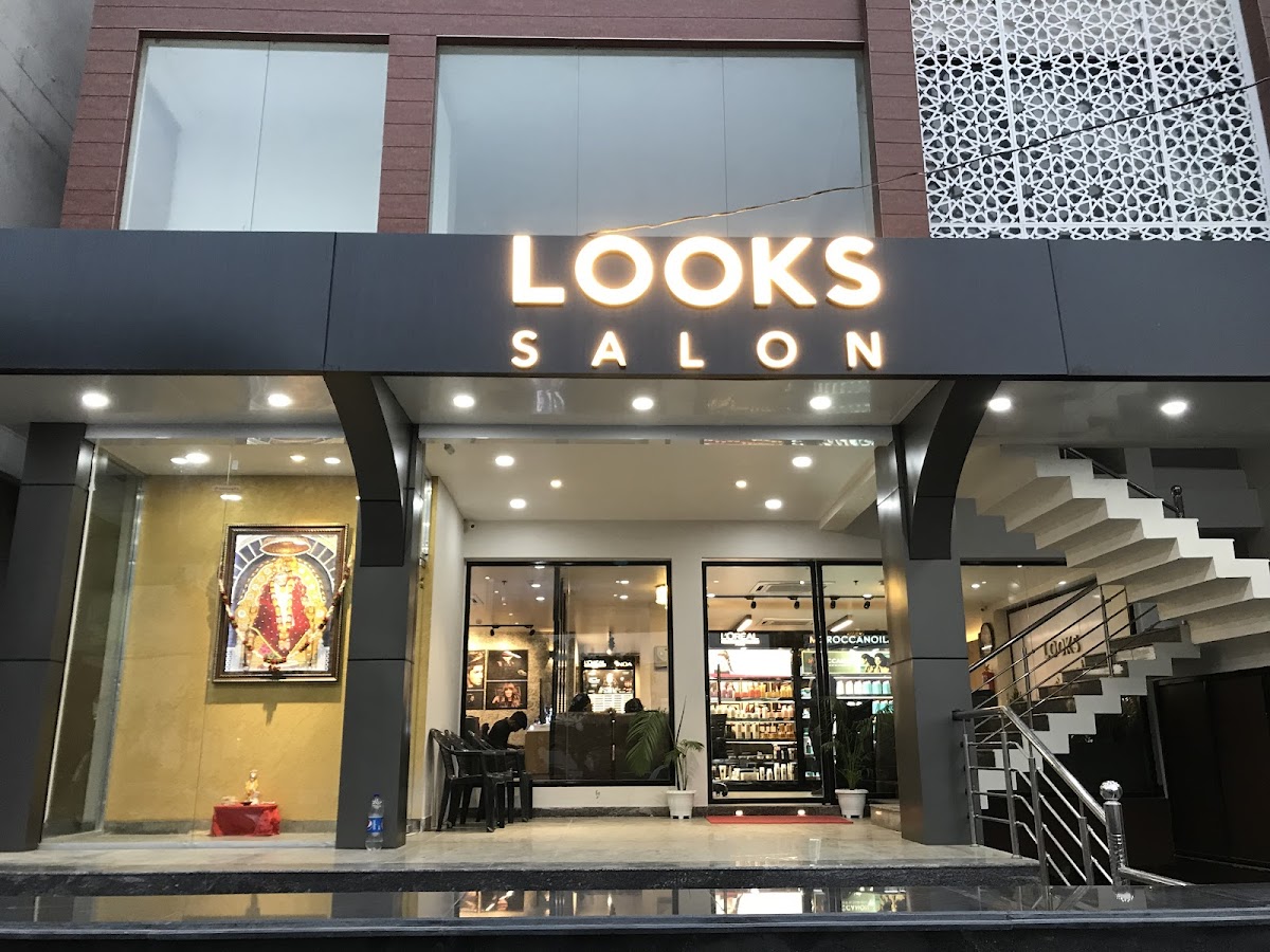 Looks Salon