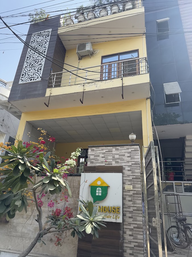 Lighthouse Premium Boys PG - PG / Hostels in Gomti Nagar, 