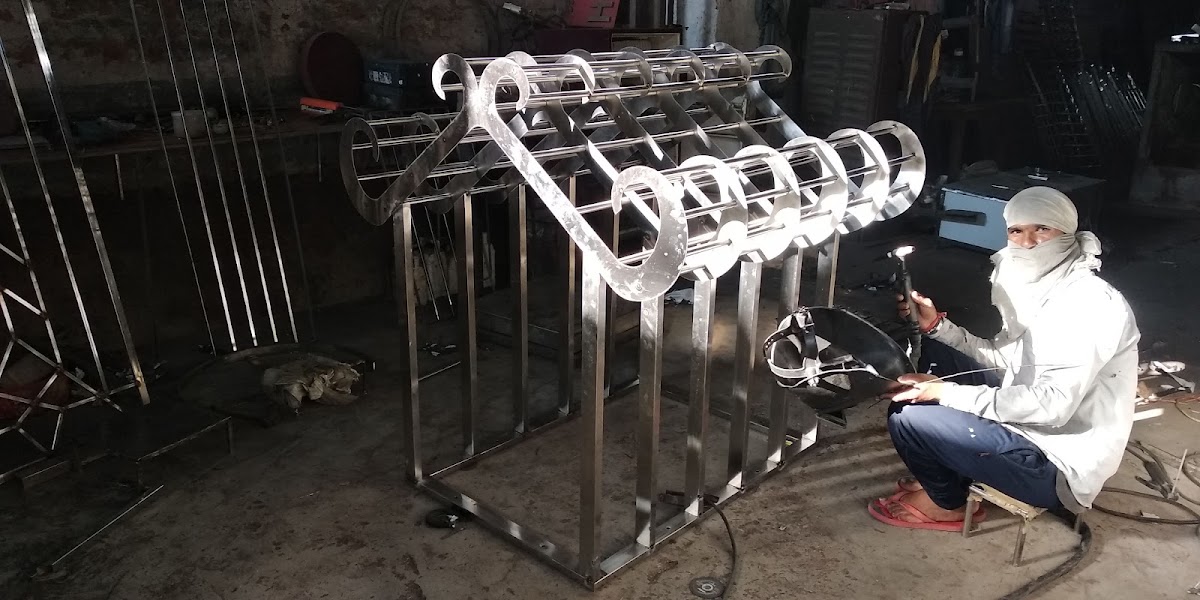 Innovative Studio - Fabricator in Aliganj, 