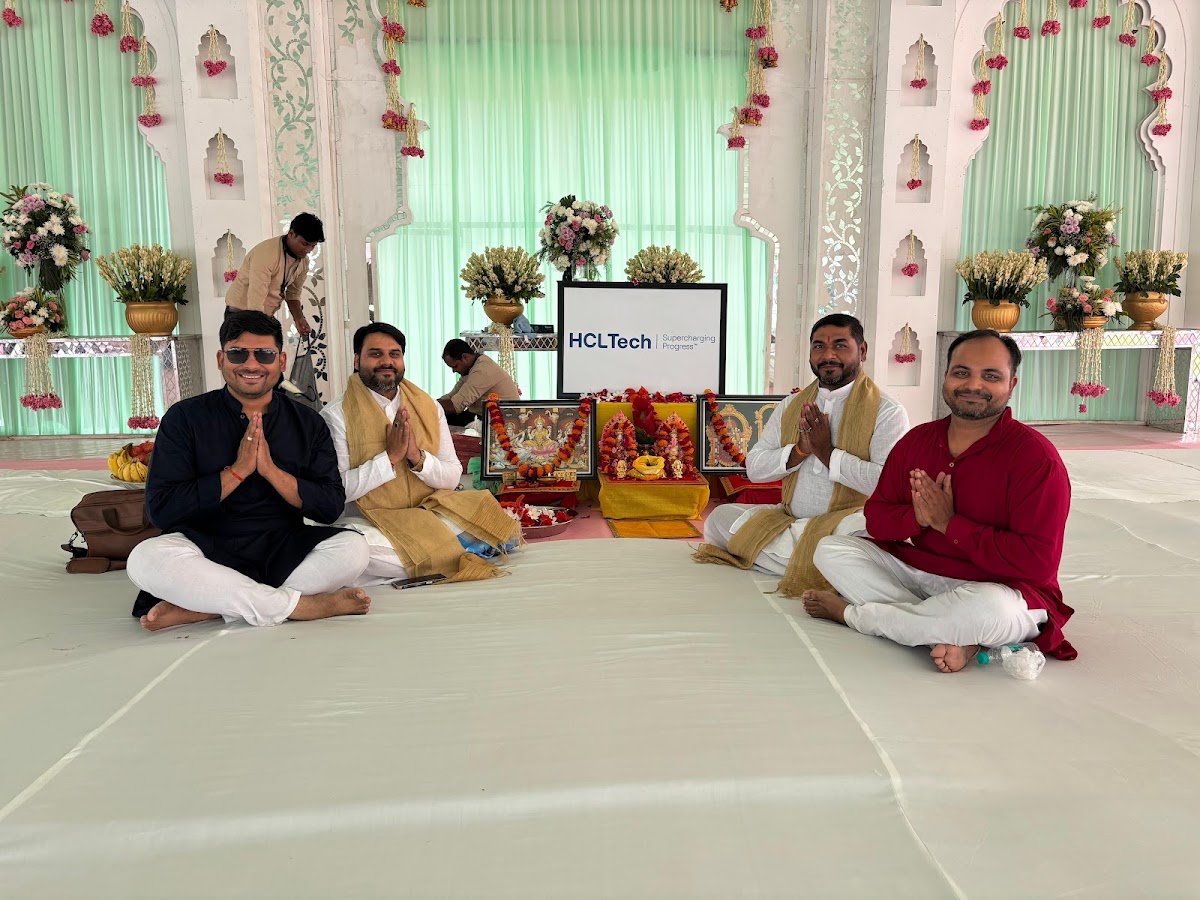 Acharya Ashutosh Trivedi - Astrologer in Gomti Nagar, 